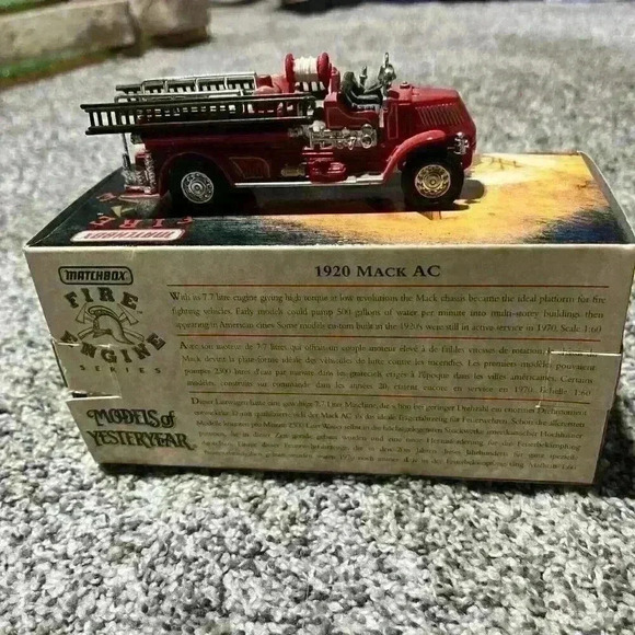 Matchbox Models of Yesteryear YFE01 1920 Mack AC Fire Truck Engine - Picture 2 of 9